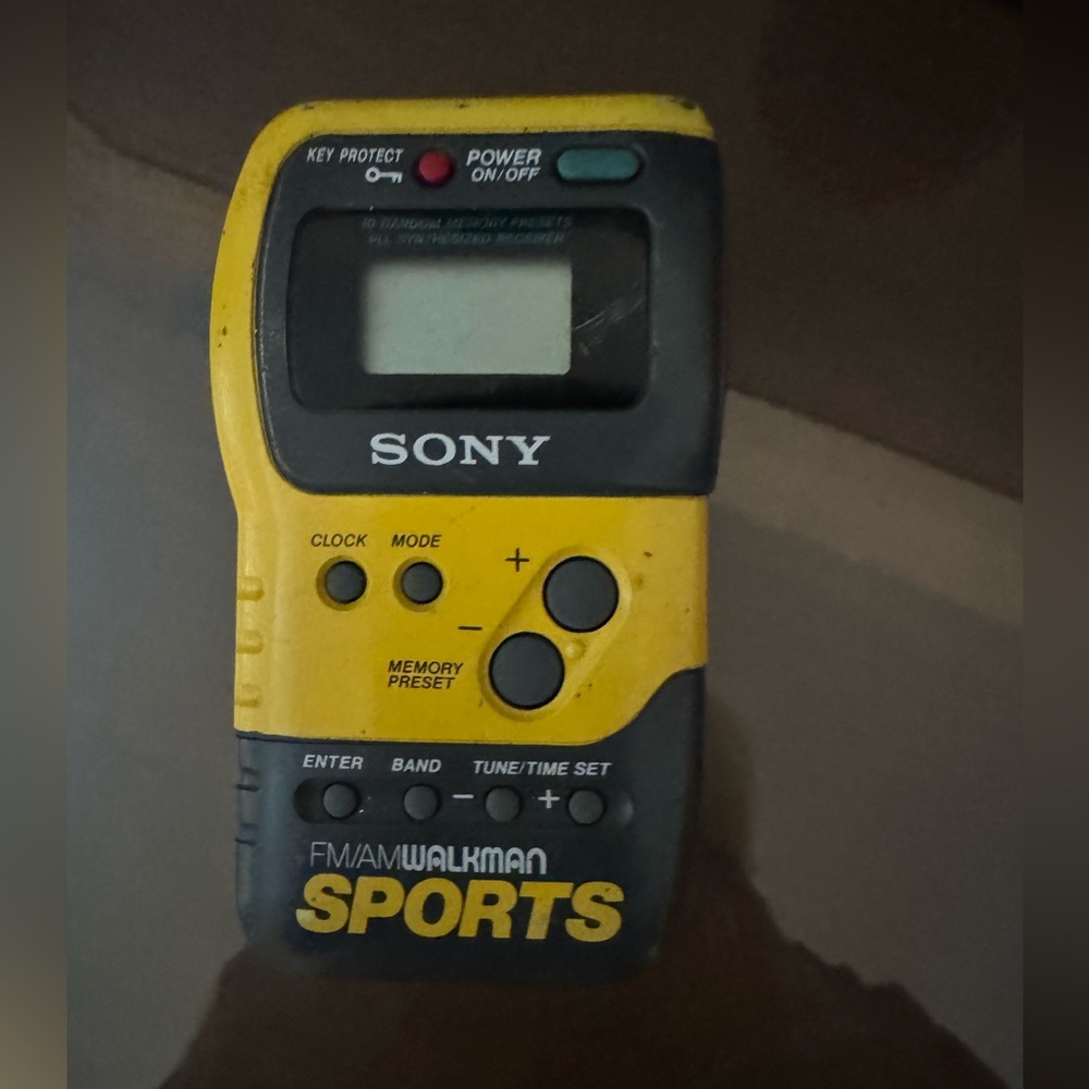 Vintage Iconic Yellow Sony FM/AM SRF-M70 Sports Walkman Digital Stereo Radio
